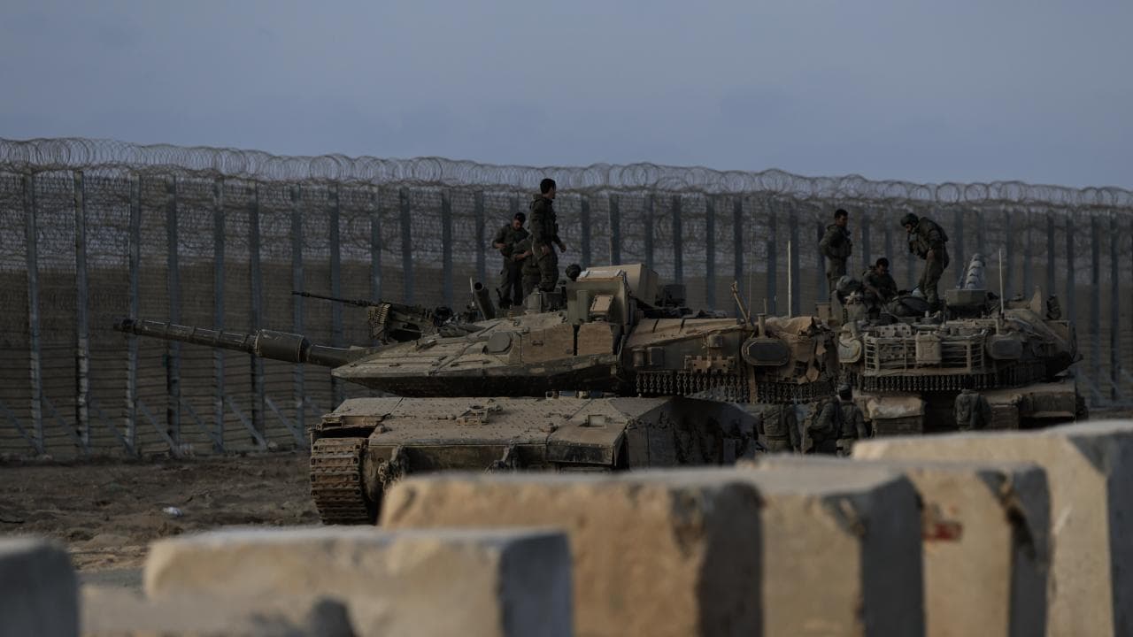 Katil İsrail, Gazze'deki savaş suçlarının kanıtlarını silerek askeri üs kuruyor