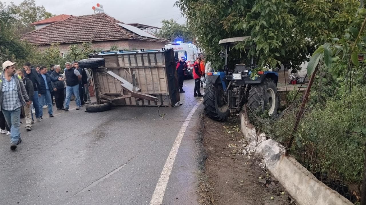 Balıkesir'de Traktör Römorku Devrildi: 23 Yaralı